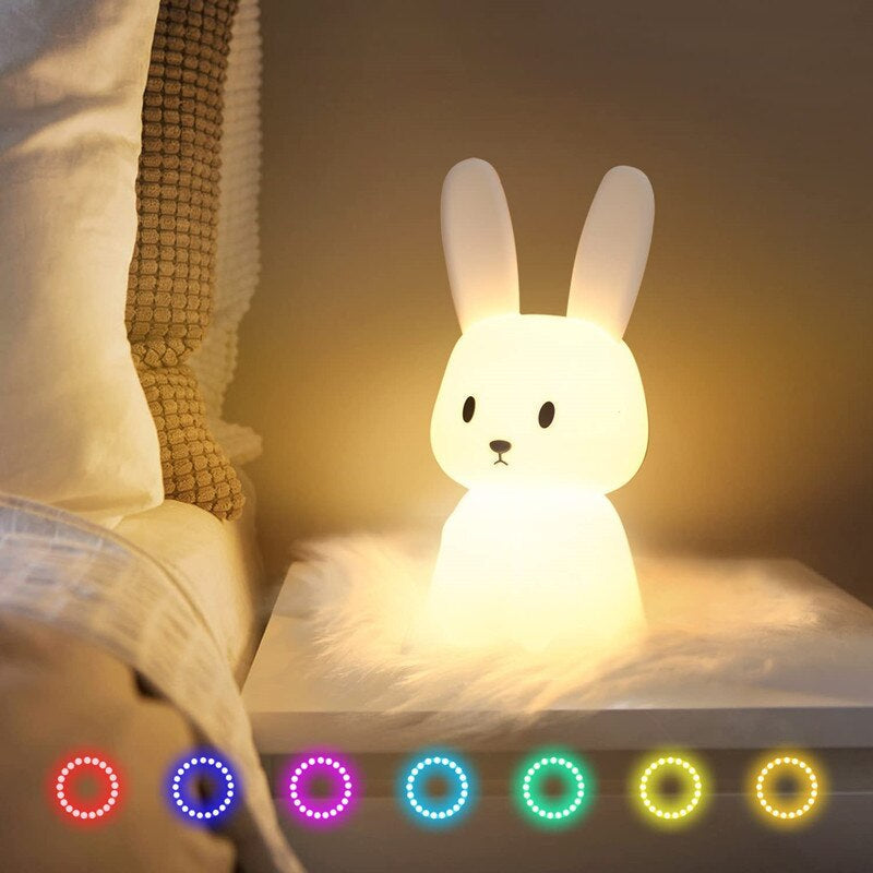 Veilleuse Lapin Silicone Bébé – 7 Couleurs LED, 3 Modes, 10h Autonomie, Sans BPA | TrioNest™