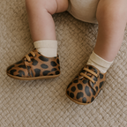 Chaussures en Cuir Bébé – Respirantes, Flexibles, Semelle Caoutchouc, Plusieurs Coloris & Motifs | SoftLeather by TrioNest™