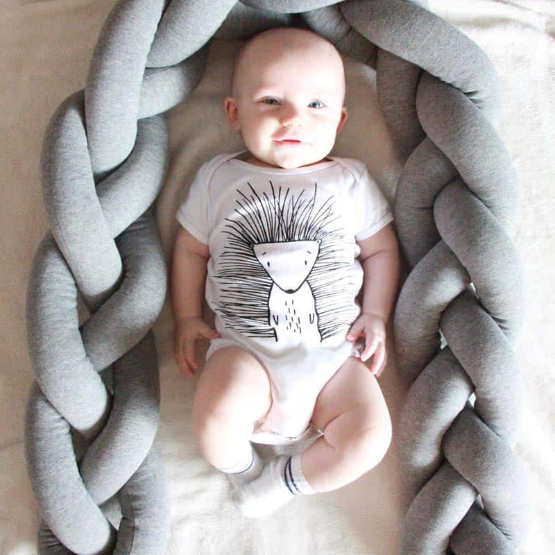 Tour de Lit Tressé Bébé – Protection Barreaux, Doux & Sécurisé, Universel, Déco Chambre | TrioNest™