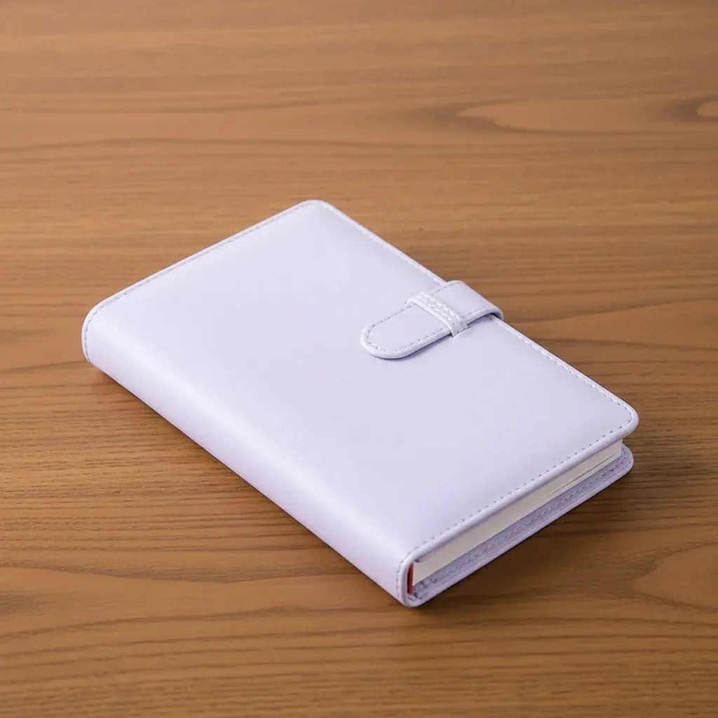 Album Photo Enfant – Cuir PU, 108 Pochettes, Compatible Instax Mini 3 Pouces | TrioNest™ Mon Adorable Bébé