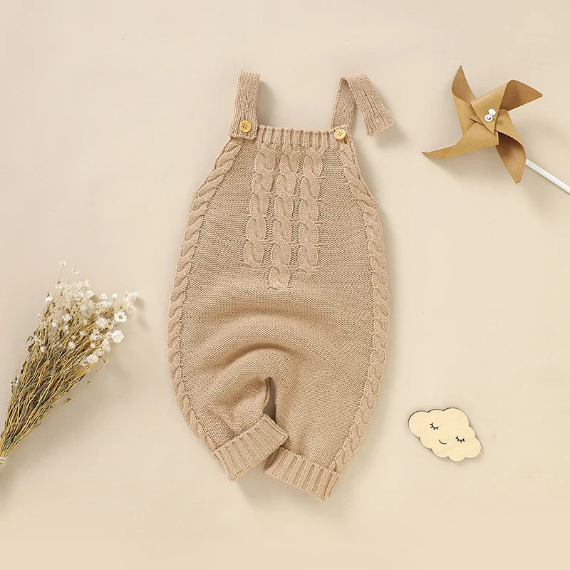 Barboteuse Bébé Tricotée à Bretelles – Boutons-Pression, Liberté de Mouvement, Polyvalente, Cadeau Naissance | KnitStrap by TrioNest™ Mon Adorable Bébé