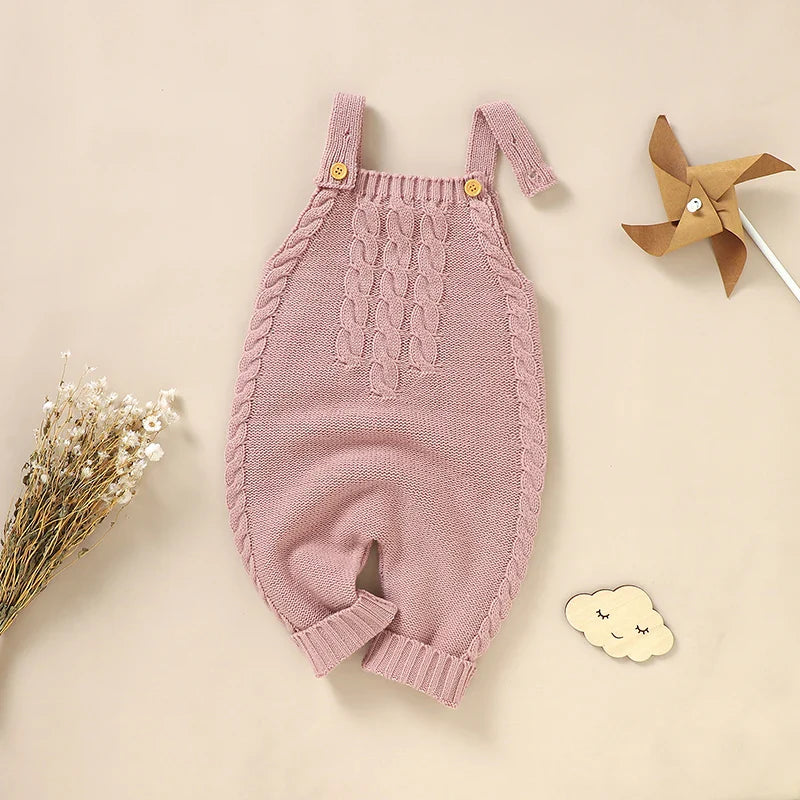 Barboteuse Bébé Tricotée à Bretelles – Boutons-Pression, Liberté de Mouvement, Polyvalente, Cadeau Naissance | KnitStrap by TrioNest™ Mon Adorable Bébé