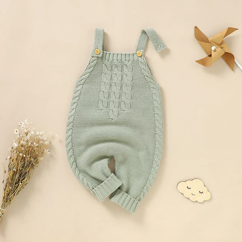 Barboteuse Bébé Tricotée à Bretelles – Boutons-Pression, Liberté de Mouvement, Polyvalente, Cadeau Naissance | KnitStrap by TrioNest™ Mon Adorable Bébé