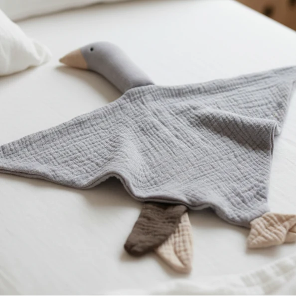 Doudou Bébé Canard CanardNest™ – Peluche Douce Apaisement Sommeil & Cadeau Baby Shower 5 Couleurs 47x43cm | TrioNest™