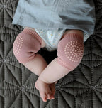 Genouière Bébé Antidérapante Réglable – Protection Rampement, Extensible, 7 Coloris, Lavable | CrawlGuard by TrioNest™