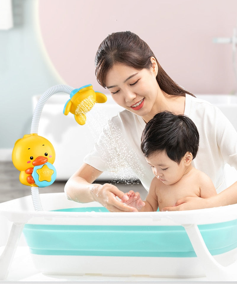 Douchette de Bain Bébé à Motifs d'Animaux – Poignée Ergonomique, Jet Doux, Jouet Bain & Piscine | TrioNest™