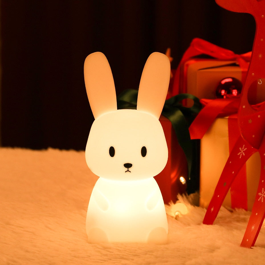 Veilleuse Lapin Silicone Bébé – 7 Couleurs LED, 3 Modes, 10h Autonomie, Sans BPA | TrioNest™