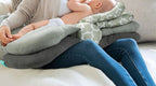 Coussin d'Allaitement Ergonomique – Soutien Dos, Cou & Bras, Housse Lavable, Cadeau Naissance | TrioNest™