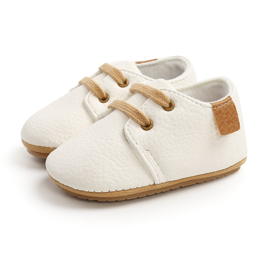 Chaussures en Cuir Bébé – Respirantes, Flexibles, Semelle Caoutchouc, Plusieurs Coloris & Motifs | SoftLeather by TrioNest™