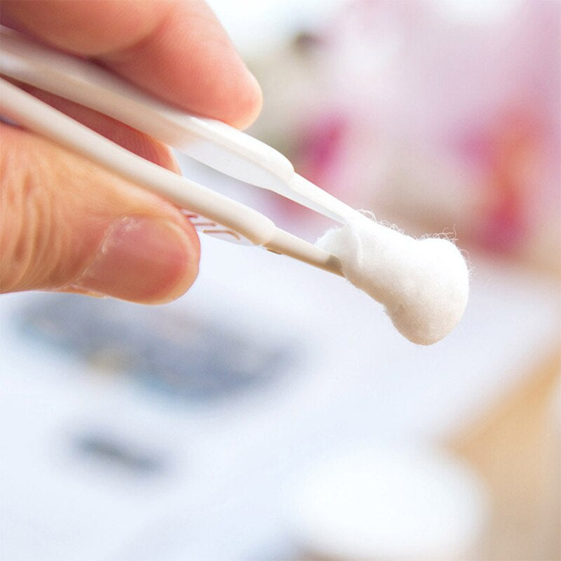 Pince de Nettoyage pour Bébé – Nez, Oreilles, Yeux & Nombril, Embout Rond, Plastique ABS, Couvercle Hygiénique | NasoCare by TrioNest™