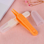Pince de Nettoyage pour Bébé – Nez, Oreilles, Yeux & Nombril, Embout Rond, Plastique ABS, Couvercle Hygiénique | NasoCare by TrioNest™