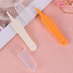 Pince de Nettoyage pour Bébé – Nez, Oreilles, Yeux & Nombril, Embout Rond, Plastique ABS, Couvercle Hygiénique | NasoCare by TrioNest™