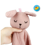 Doudou d'Apaisement Bébé CâlinNest™ – Peluche Motifs Animaux, Coton Bio Doux & Bavoir Intégré 0-12 Mois | TrioNest™