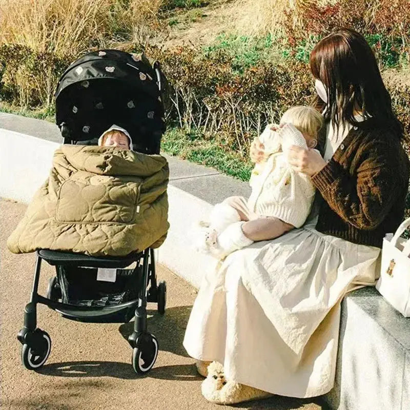Cape Couverture Bébé à Capuche — Emmaillotage Nouveau-né, Porte-bébé & Poussette | 80x85cm TrioNest™ Poussette 3 en 1