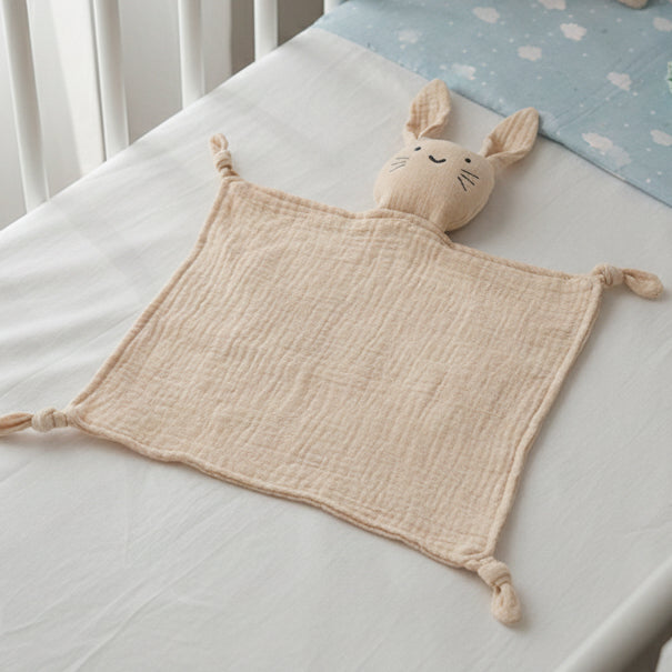 Doudou d'Apaisement Bébé CâlinNest™ – Peluche Motifs Animaux, Coton Bio Doux & Bavoir Intégré 0-12 Mois | TrioNest™