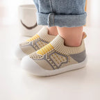 Chaussons Bébé Antidérapants SoftStep — Semelle Caoutchouc, Maille Respirante, Slip-On, 0-4 Ans | TrioNest™