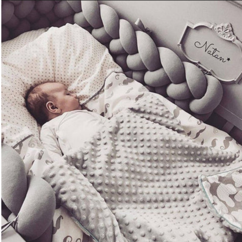 Tour de Lit Tressé Bébé – Protection Barreaux, Doux & Sécurisé, Universel, Déco Chambre | TrioNest™