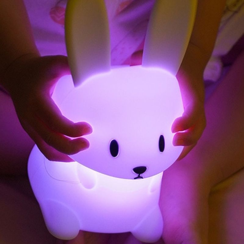 Veilleuse Lapin Silicone Bébé – 7 Couleurs LED, 3 Modes, 10h Autonomie, Sans BPA | TrioNest™