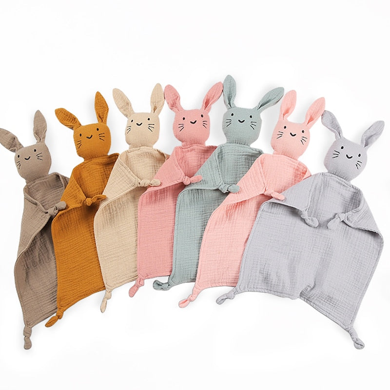 Doudou d'Apaisement Bébé CâlinNest™ – Peluche Motifs Animaux, Coton Bio Doux & Bavoir Intégré 0-12 Mois | TrioNest™