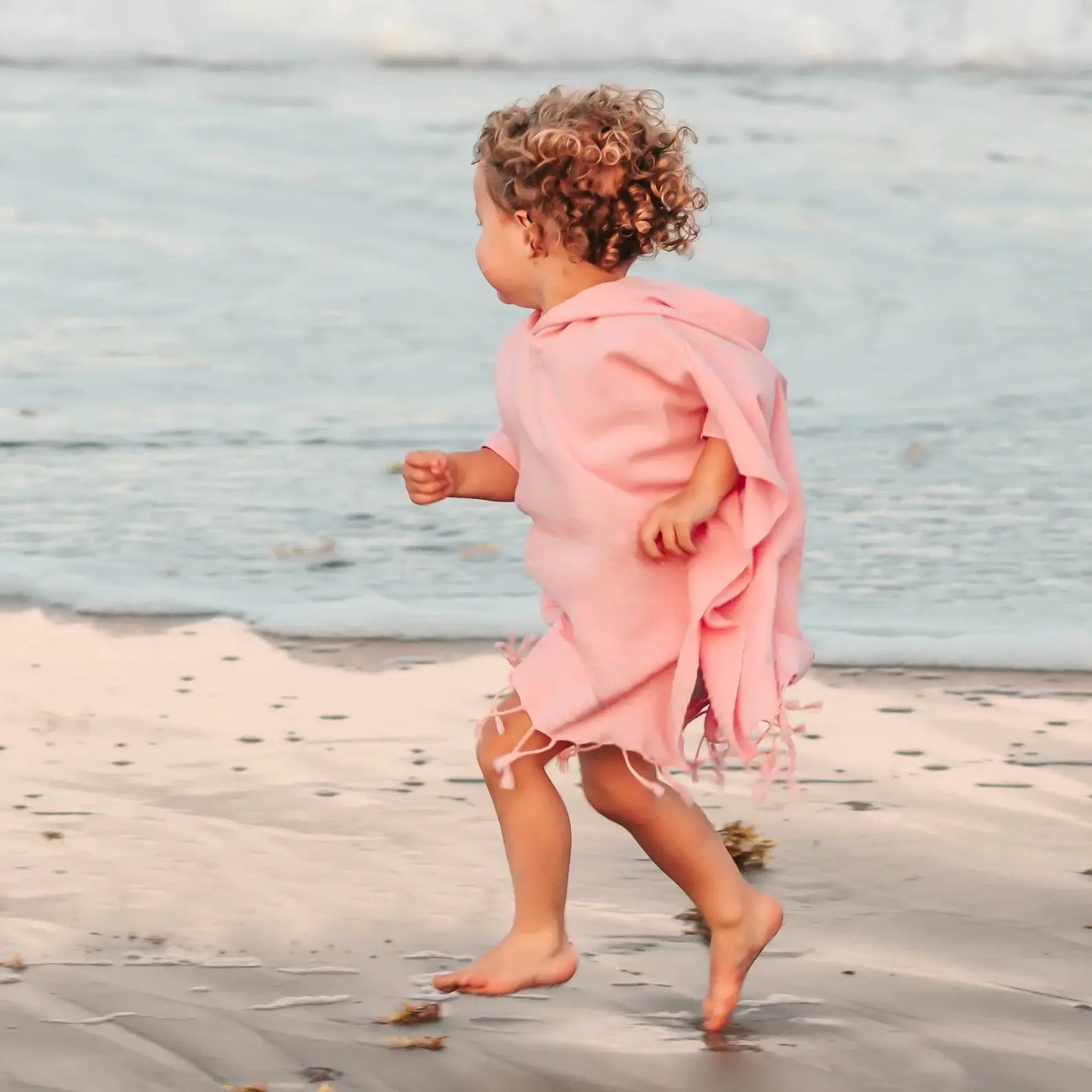 Serviette de Plage Enfants à Capuche – Coton & Lin Bio, Séchage Rapide, Anti-Sel, 0-4 Ans | BeachCape by TrioNest™