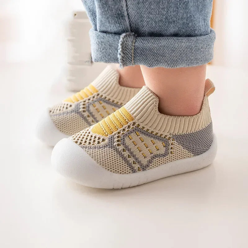 Chaussons Bébé Antidérapants SoftStep — Semelle Caoutchouc, Maille Respirante, Slip-On, 0-4 Ans | TrioNest™