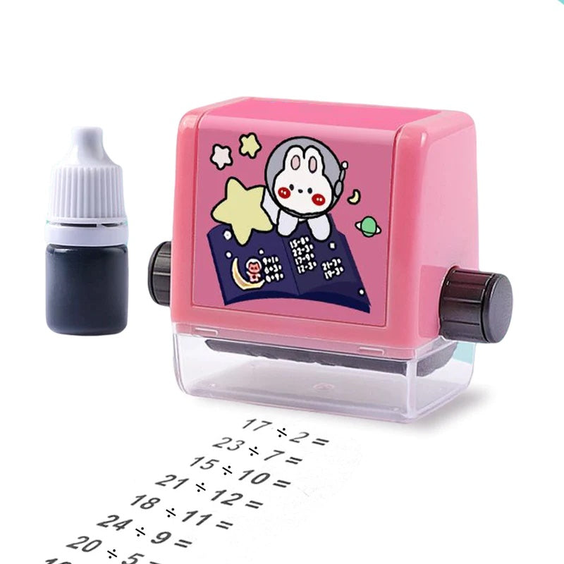 Tampon à Rouleau Maths Enfants – Addition, Soustraction, Multiplication, Division, Encre Rechargeable | TrioNest™