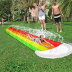 Toboggan Aquatique Arc-en-Ciel 3-en-1 – Glissade, Arroseur Zigzag & Crash Pad, 480 cm, PVC | RainbowSplash by TrioNest™