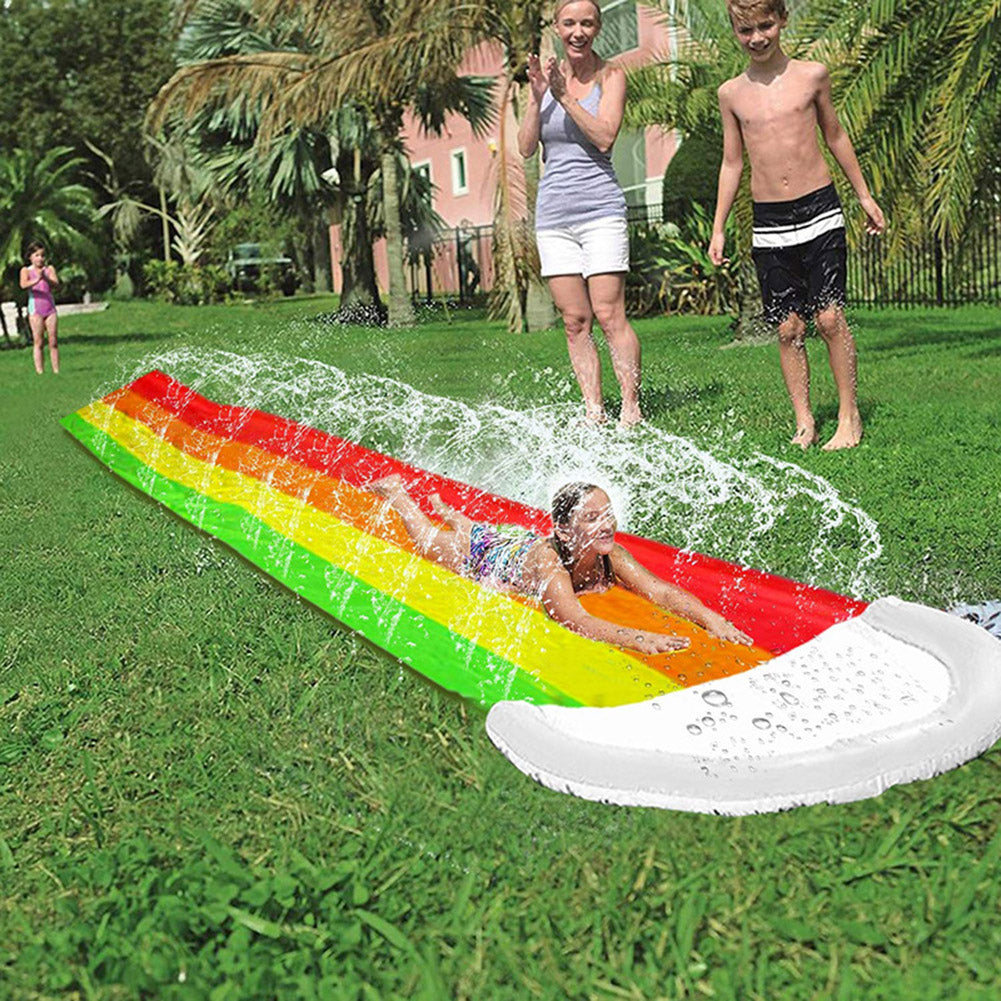 Toboggan Aquatique Arc-en-Ciel 3-en-1 – Glissade, Arroseur Zigzag & Crash Pad, 480 cm, PVC | RainbowSplash by TrioNest™