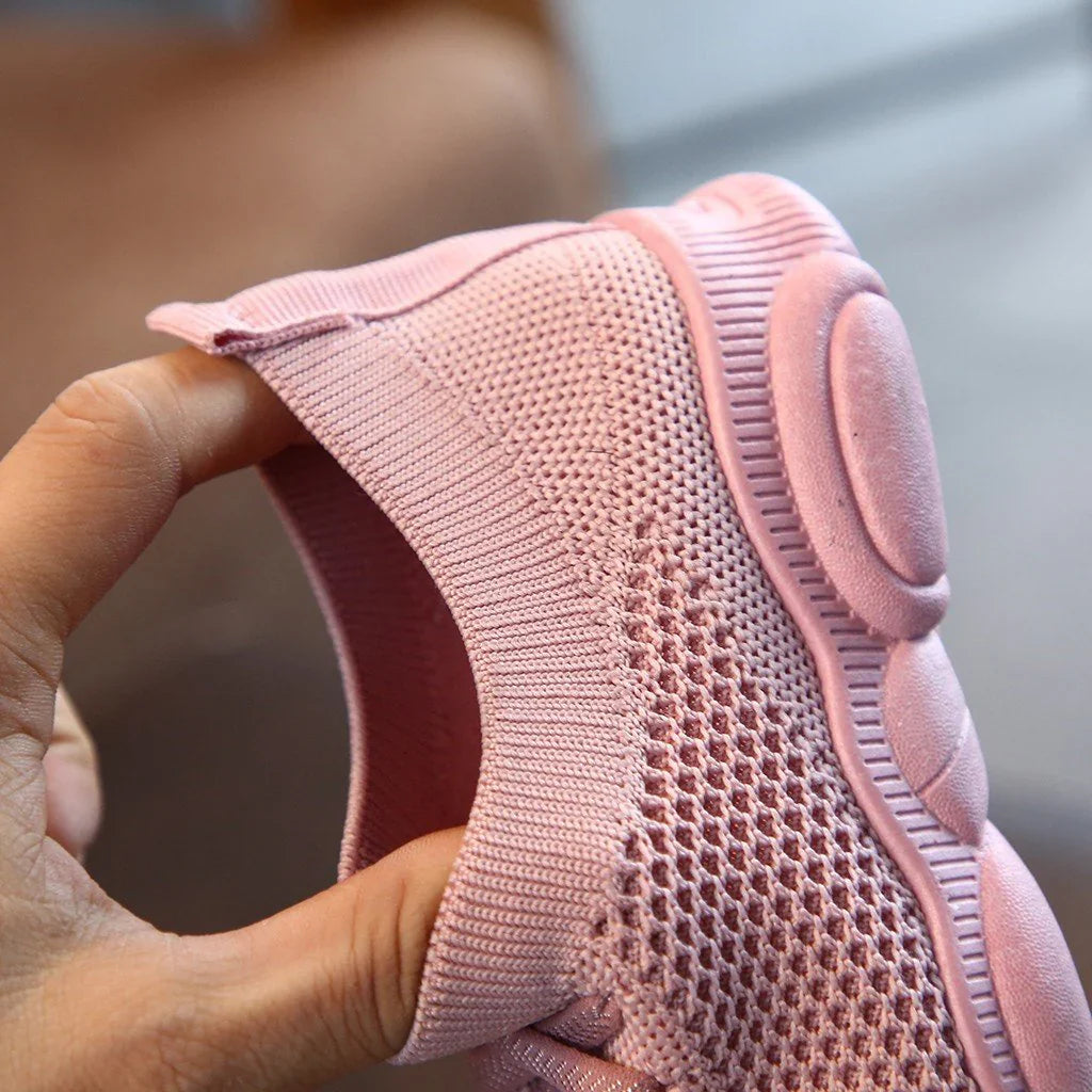 Chaussure Bébé Antidérapante 12 Mois-3,5 Ans – Maille Respirante, Semelle Caoutchouc, Toutes Saisons | GripStep by TrioNest™ Mon Adorable Bébé