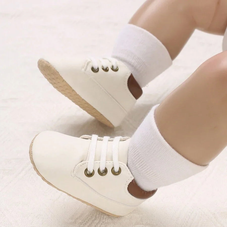 Chaussure Bébé Cuir Solide 0-18 Mois – Semelle PU Renforcée, Lacets, Design Classique, Cadeau | LeatherStep by TrioNest™ Mon Adorable Bébé