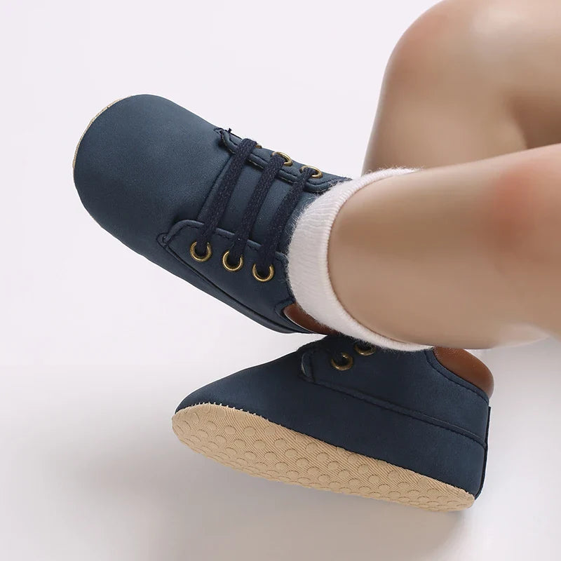 Chaussure Bébé Cuir Solide 0-18 Mois – Semelle PU Renforcée, Lacets, Design Classique, Cadeau | LeatherStep by TrioNest™ Mon Adorable Bébé