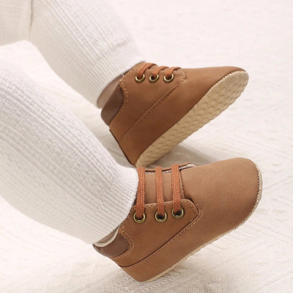 Chaussure Bébé Cuir Solide 0-18 Mois – Semelle PU Renforcée, Lacets, Design Classique, Cadeau | LeatherStep by TrioNest™ Mon Adorable Bébé