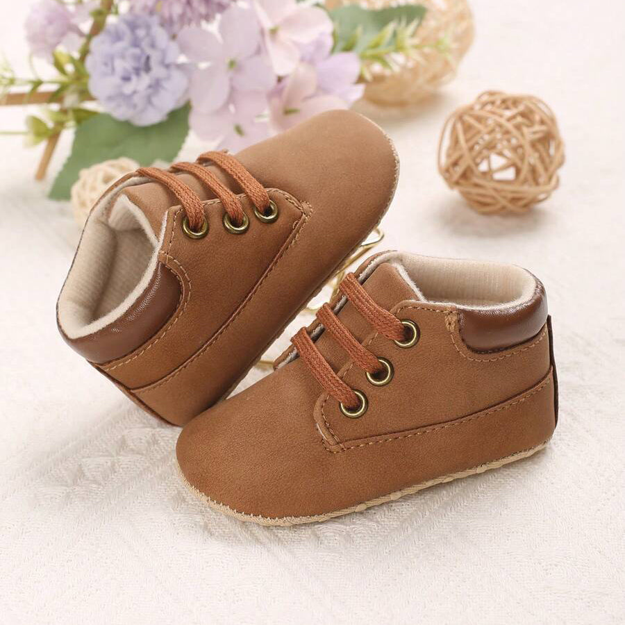 Chaussure Bébé Cuir Solide 0-18 Mois – Semelle PU Renforcée, Lacets, Design Classique, Cadeau | LeatherStep by TrioNest™ Mon Adorable Bébé