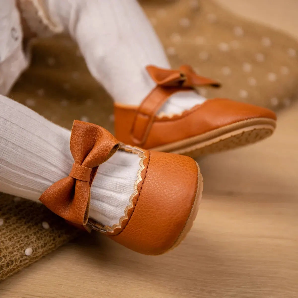 Chaussure Bébé Fille Nœud Papillon 0-18 Mois – Similicuir, Velcro, Semelle Antidérapante, Lavable | ChicBow by TrioNest™ Mon Adorable Bébé