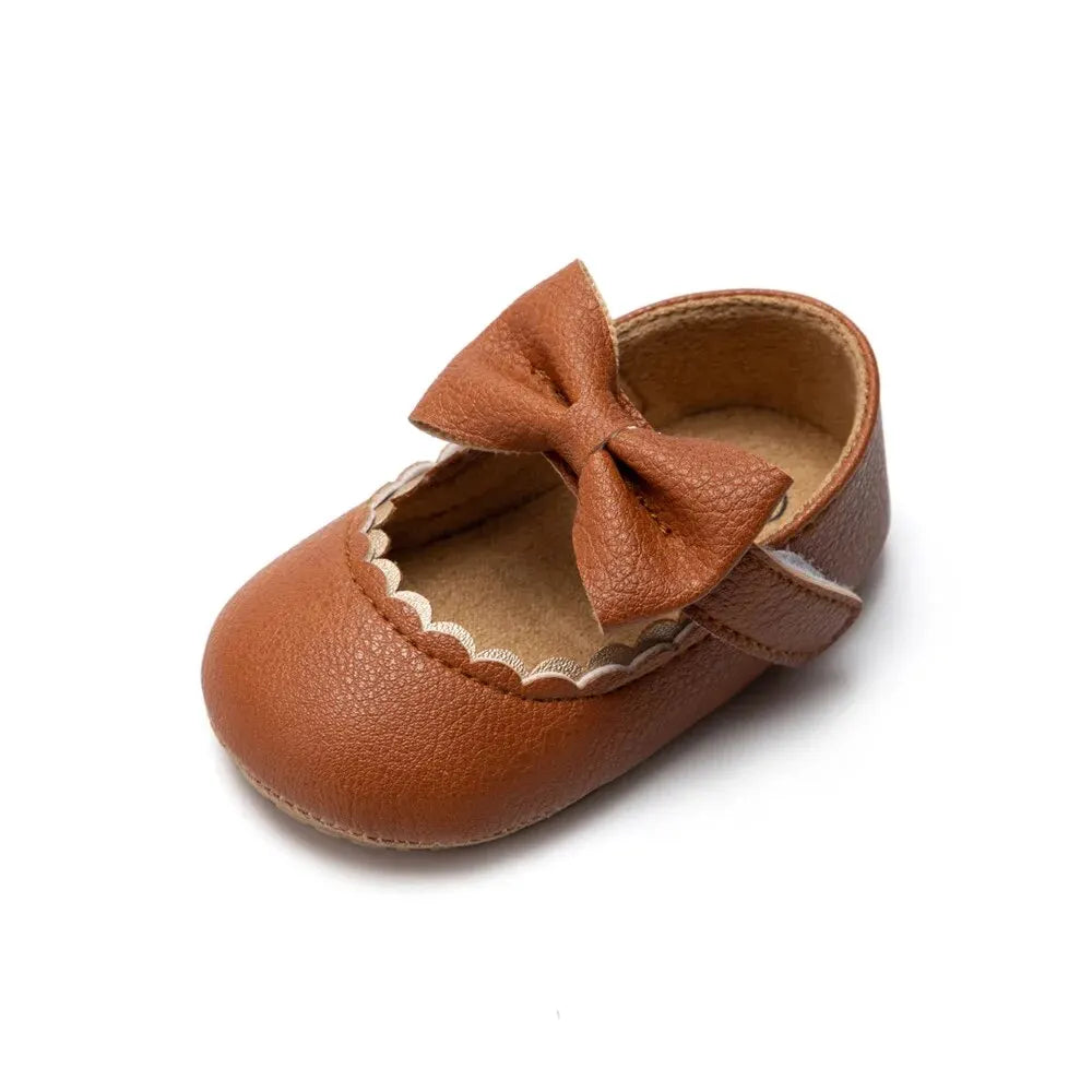 Chaussure Bébé Fille Nœud Papillon 0-18 Mois – Similicuir, Velcro, Semelle Antidérapante, Lavable | ChicBow by TrioNest™ Mon Adorable Bébé