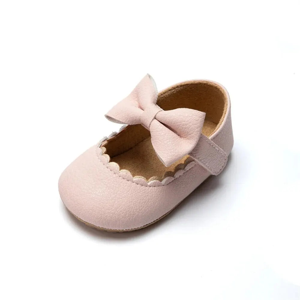 Chaussure Bébé Fille Nœud Papillon 0-18 Mois – Similicuir, Velcro, Semelle Antidérapante, Lavable | ChicBow by TrioNest™ Mon Adorable Bébé