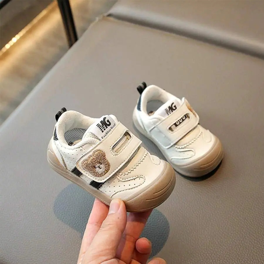 Chaussure Bébé pour Marcher SoftNest – Coton Bio, Semelle Antidérapante, Velcro, 0-24 Mois | TrioNest™ Mon Adorable Bébé