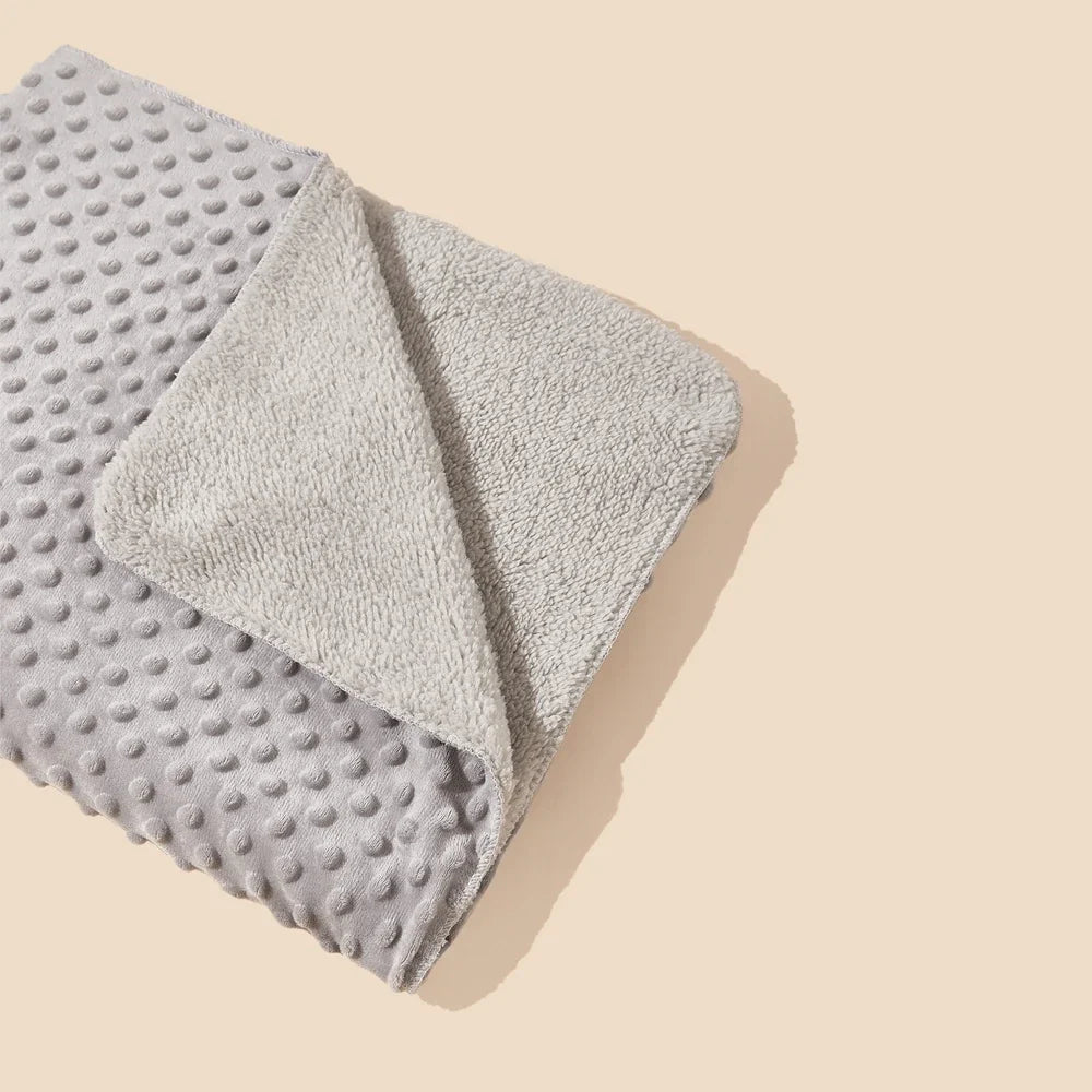 Couverture Bébé en Velours Doux | TrioNest™ – 75x100 cm, Ultra-Douce, 4 Coloris, Idéale Cadeau